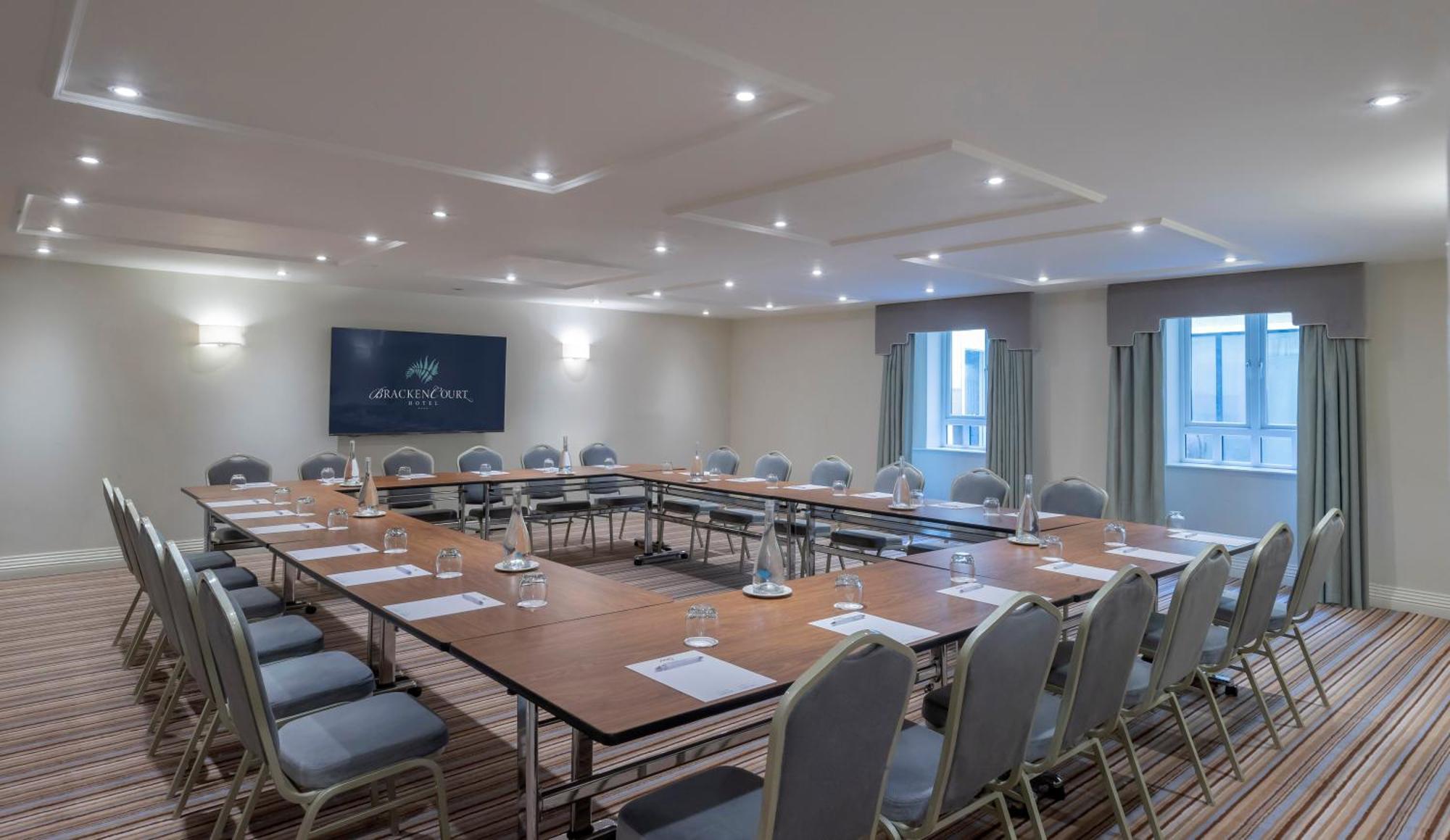 Bracken Court Hotel 4*