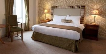 Bracken Court 4*