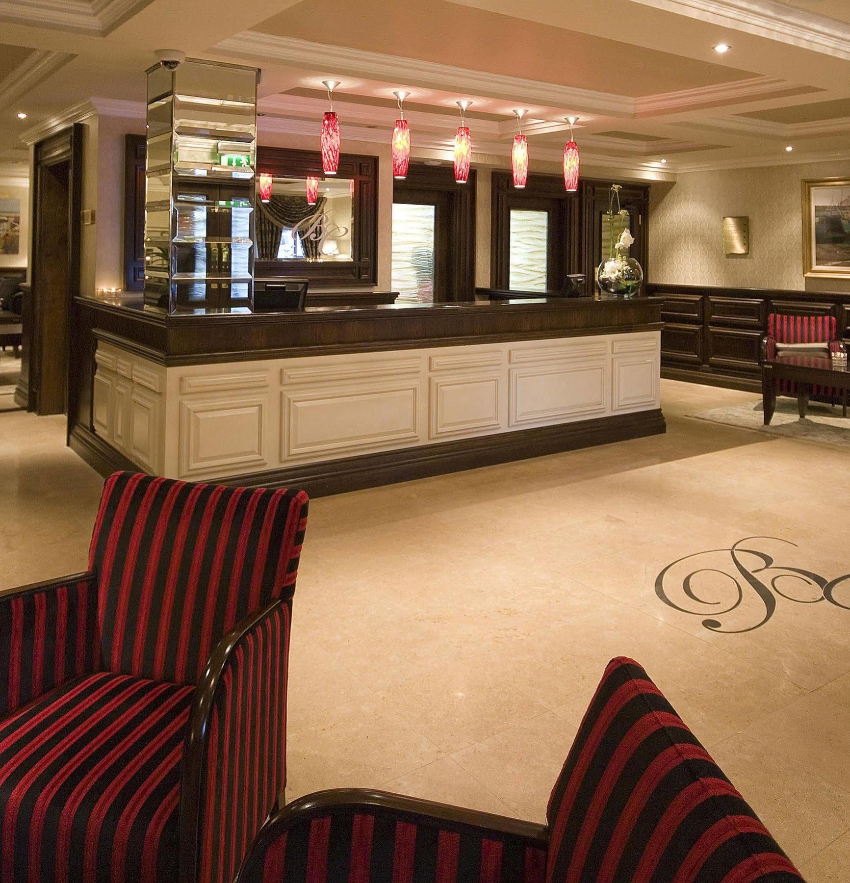 Bracken Court Hotel 4*